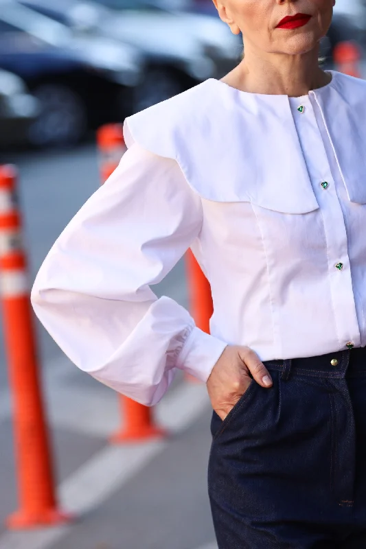 Off-White blouse with Peter Pan collar and exclusive heart buttons